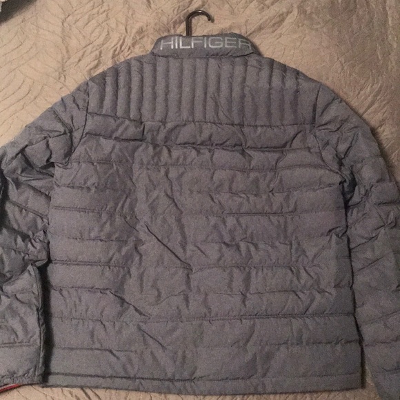 Tommy Hilfiger puffer jacket - Picture 2 of 2